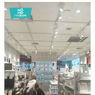 Zara店面装修,kmZara服装设计,Zara童装展示柜