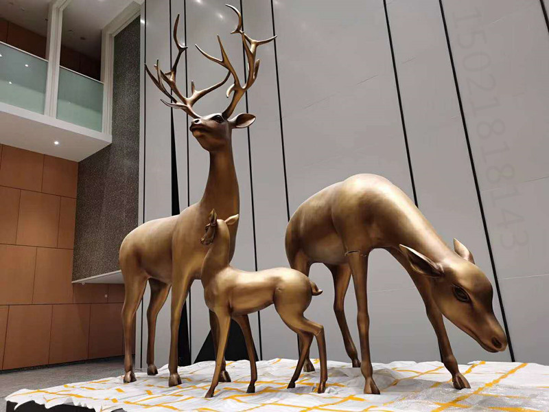张家界不锈钢烤漆组合鹿雕塑 景观鹿定制工厂