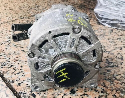 奥迪R8 4.2发电机 机脚胶 氧传感器 冷疑器 空调面板