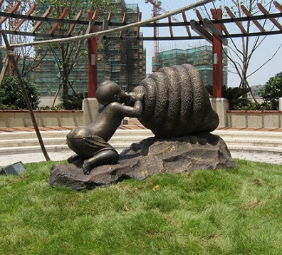 上海小区草坪铜海螺雕塑 小孩吹海螺雕塑定制
