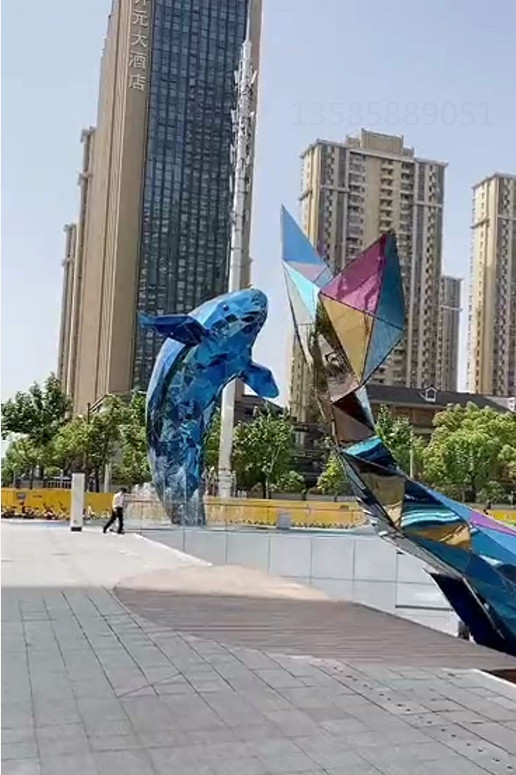 资阳广场不锈钢菱形鲸鱼雕塑 小型水景炫彩蓝鲸制作
