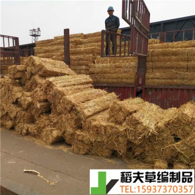 稻夫 运输草支垫 草把子图片 草支垫欢迎致电