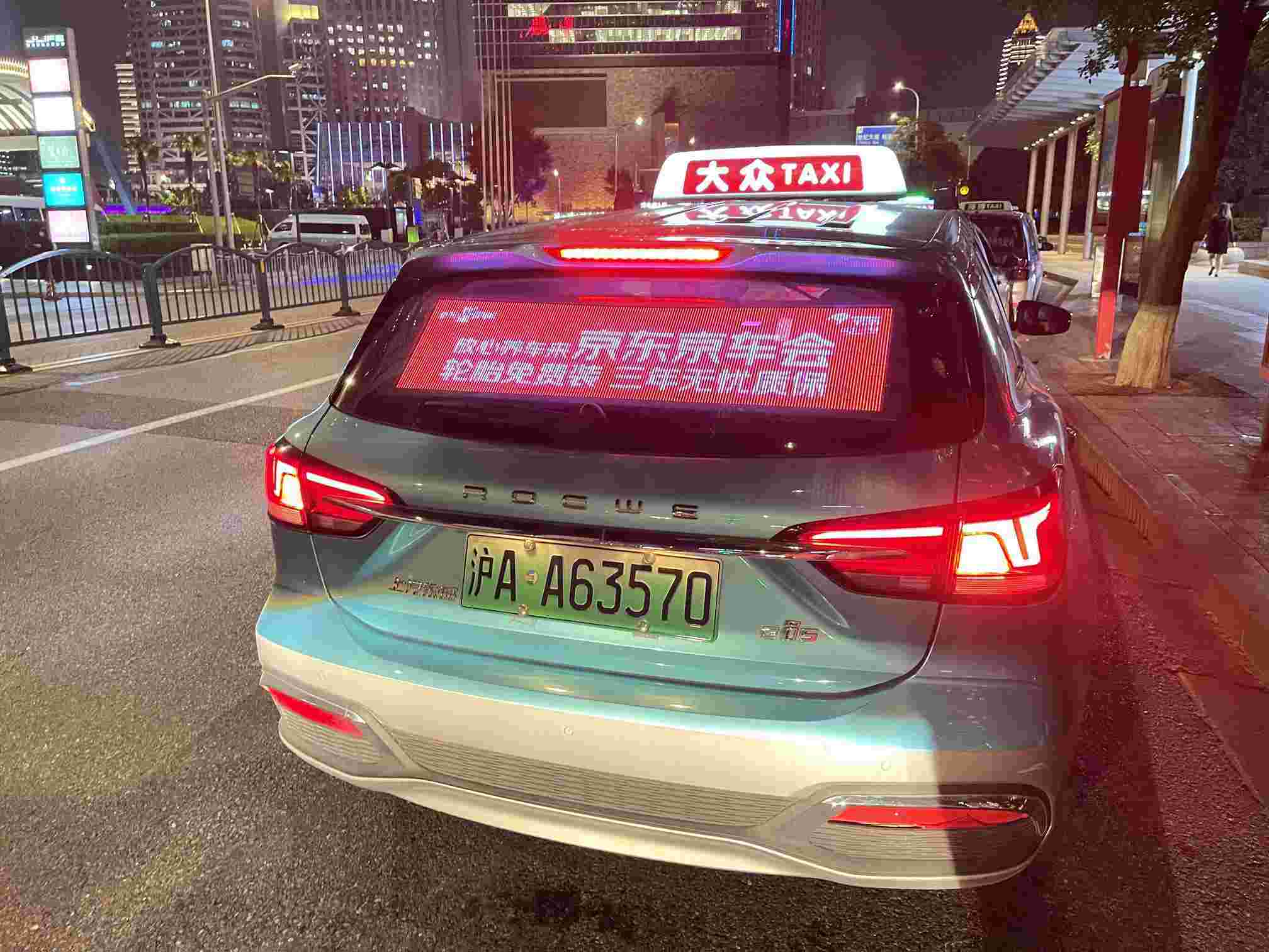 上海出租车广告，24小时在奔走全城发布