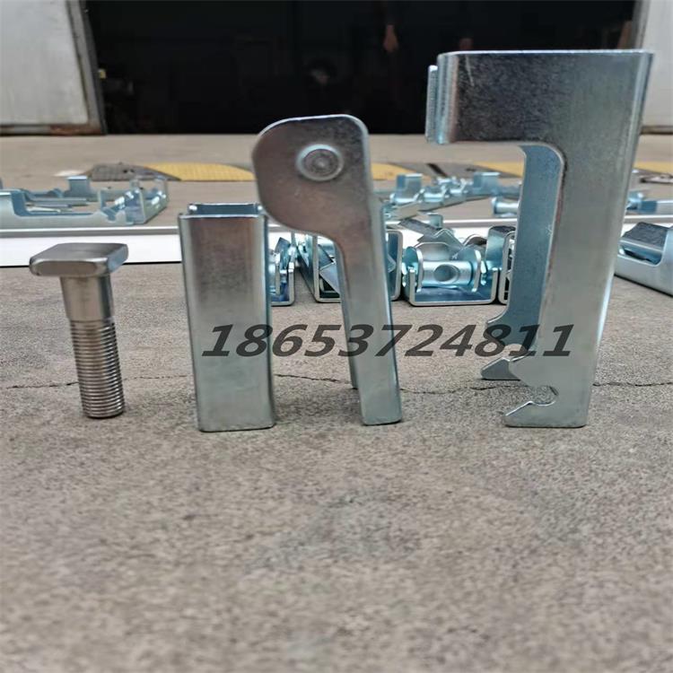 山东向上金品防溢裙板夹持器 碳钢材质 质量可靠