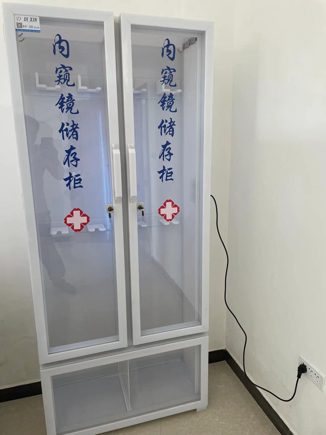 厂家供应双门储存柜有机玻璃材质