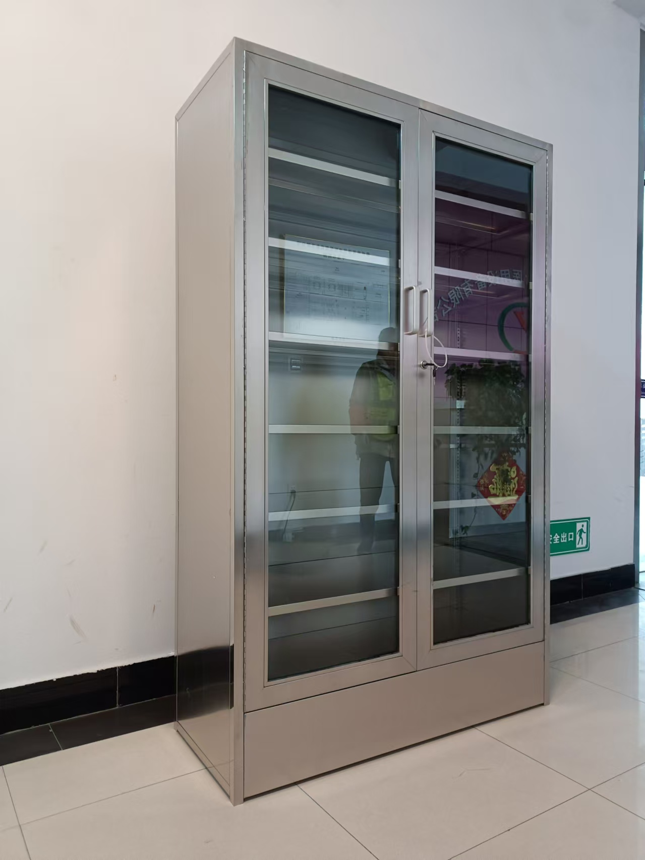 304不锈钢器械储存柜款式可制定