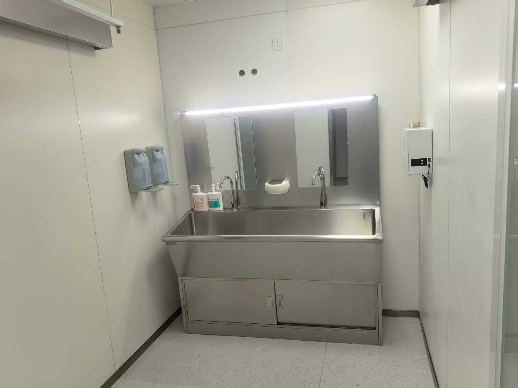 医用洗手池不锈钢多人位感应式出水