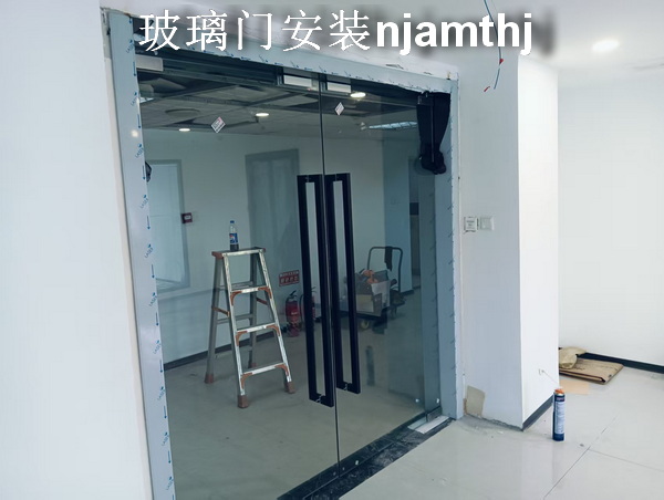 南京钢化玻璃门