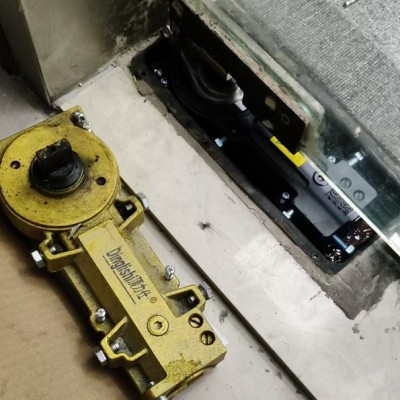 瑞金路附近玻璃门维修