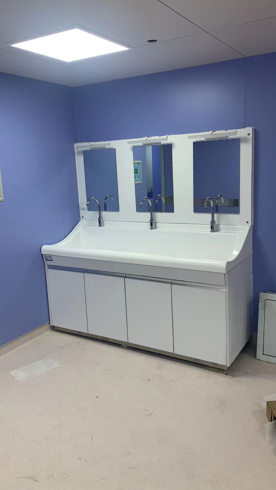 医用洗手池高分子多人位高背板刷手台