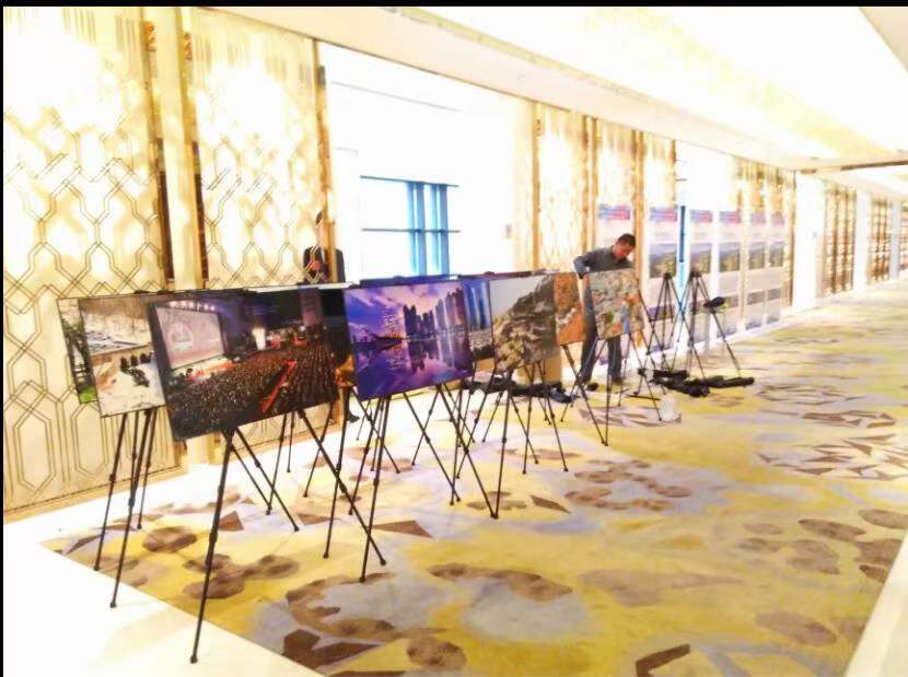 西安手提海报架,西安铝合金海报架,西安折叠海报架,西安海报架定做