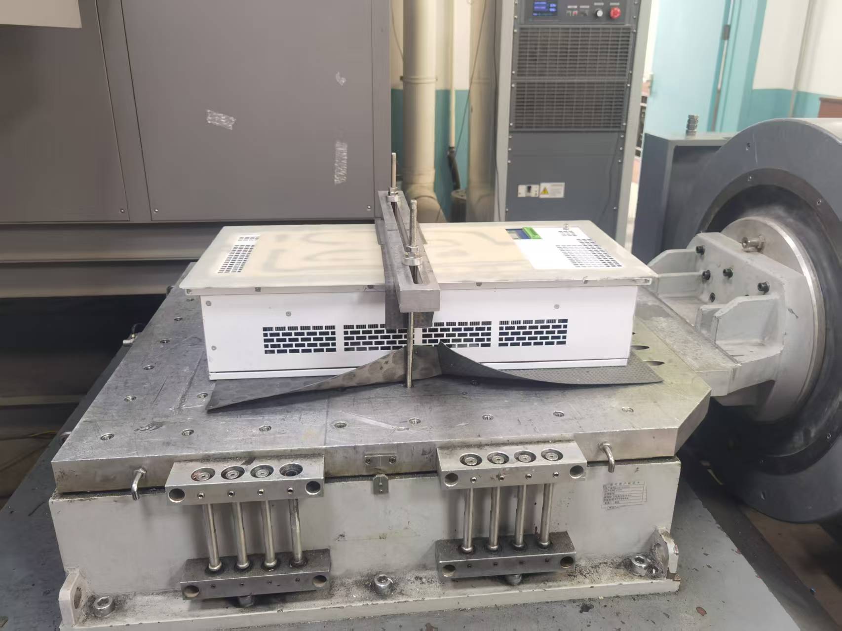 轨交车载控制器产品出具GB/T 21563振动冲击试验报告